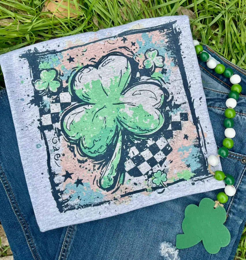 Four leaf clover (Gildan Tee)
