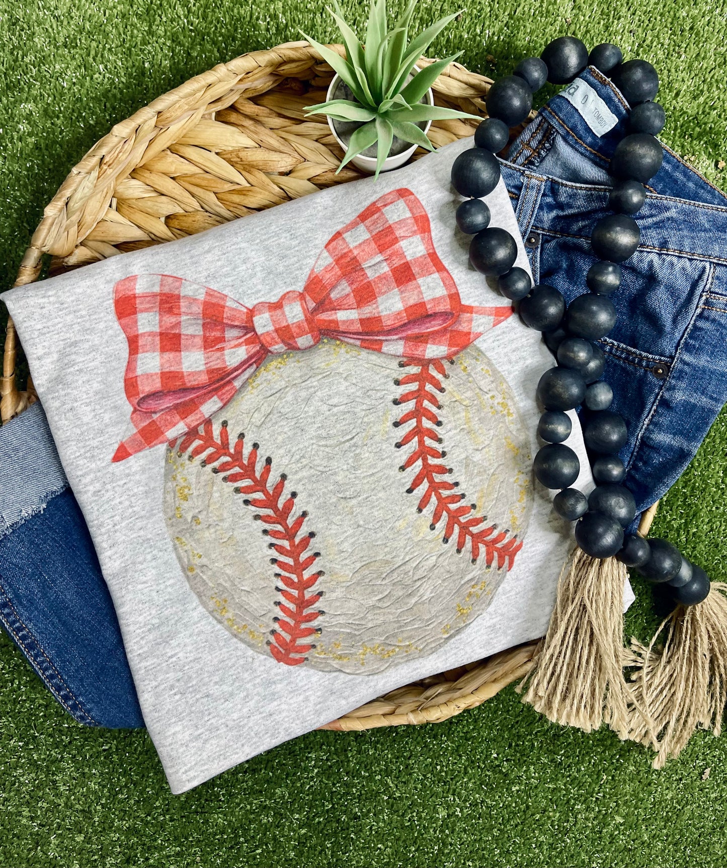 Baseball with checkered bow (Gildan Tee)
