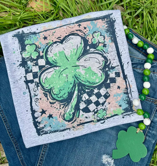 Four leaf clover (Gildan Tee)